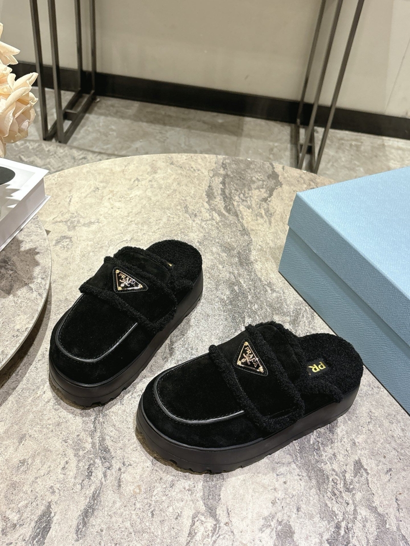 Pra*a slippers